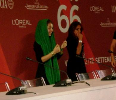  una combattiva Hana Makhmalbaf in conferenza per il suo GREEN DAYS