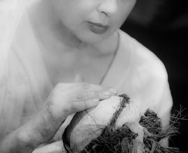 Isabella Rossellini in KEYHOLE, Odissea noir secondo Guy Maddin
