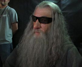 Ian McKellen con occhiali 3D sul set di LO HOBBIT. Foto scattata da Peter Jackson