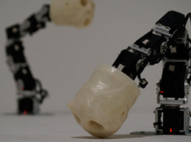 David Lynch: un nuovo sguardo sulla matematica con i robot esposti a Parigi