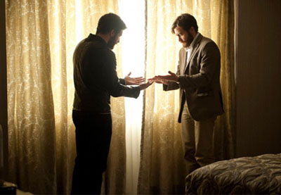 Jake Gyllenhaal in ENEMY di Denis Villeneuve, ispirato a L'uomo duplicato di Saramago