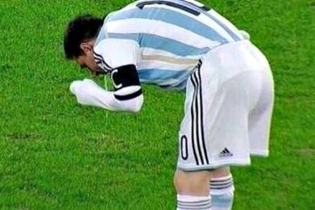 Lionel Messi vomita in campo